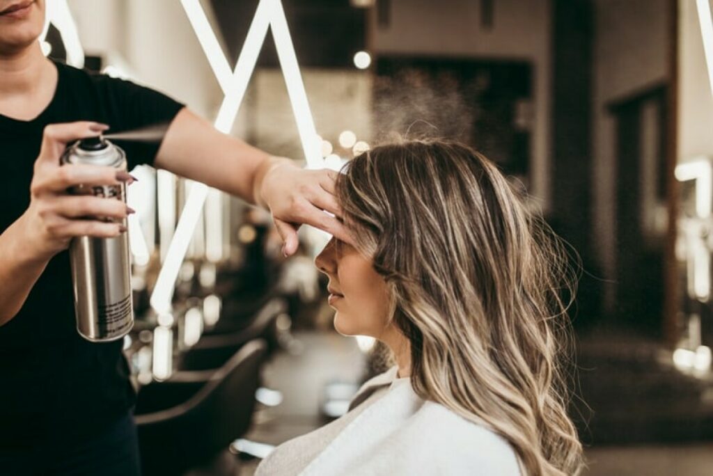 How to Tell If Your Hair Stylist Likes You